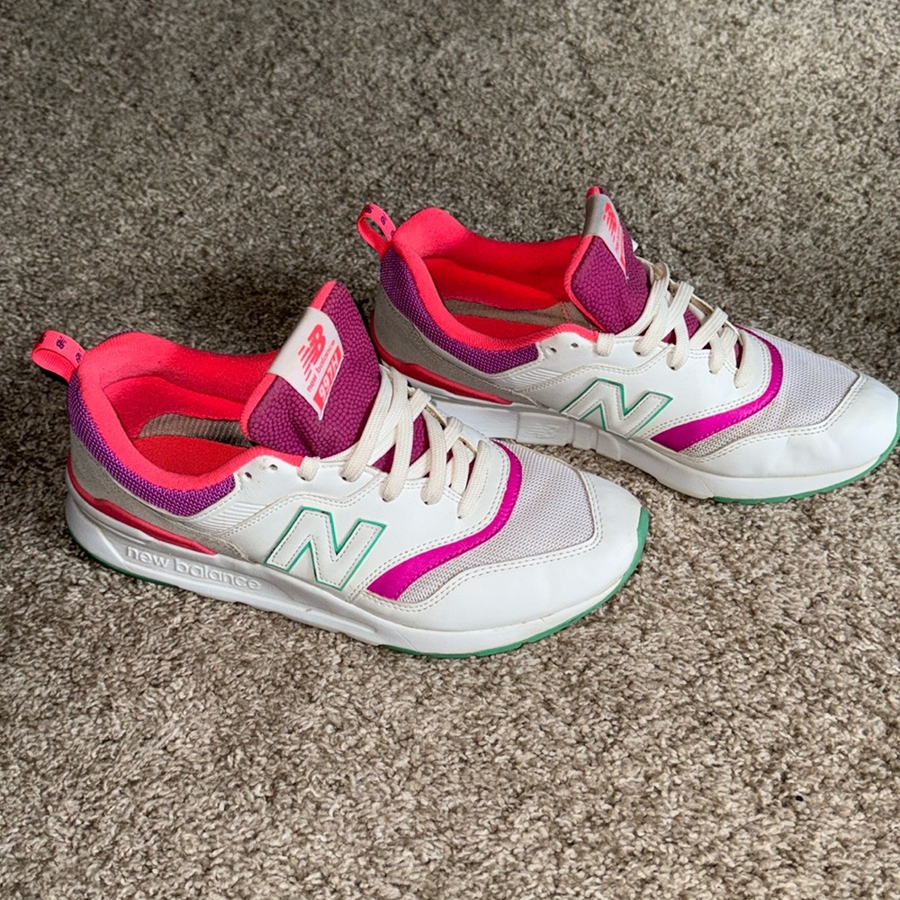 Women’s New Balance 977H